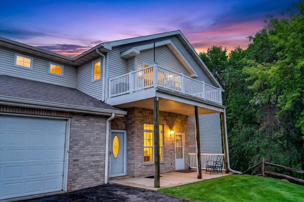 W11563 Island View Court, Lodi, WI 53555