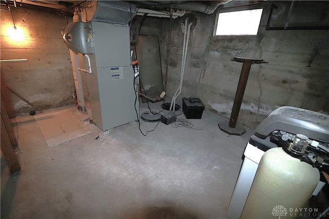 1935 Philadelphia Drive, Dayton, OH 45406