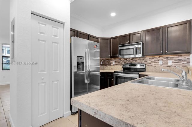 3202 SE 6th St, Homestead, FL 33033