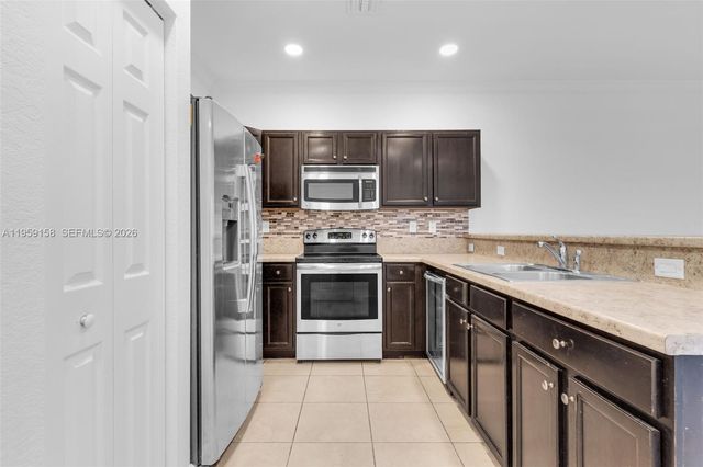 3202 SE 6th St, Homestead, FL 33033