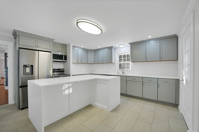 245 Wareham Rd, Marion, MA 02738