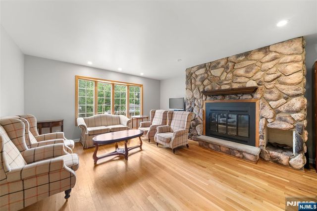 89A Forsythia, Paramus, NJ 07652
