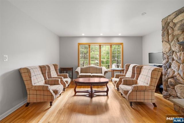 89A Forsythia, Paramus, NJ 07652