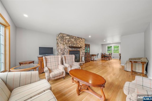 89A Forsythia, Paramus, NJ 07652