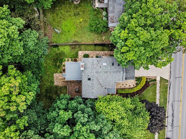 1104 Burlington Beach Road, Valparaiso, IN 46383