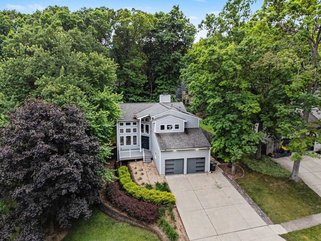 1104 Burlington Beach Road, Valparaiso, IN 46383