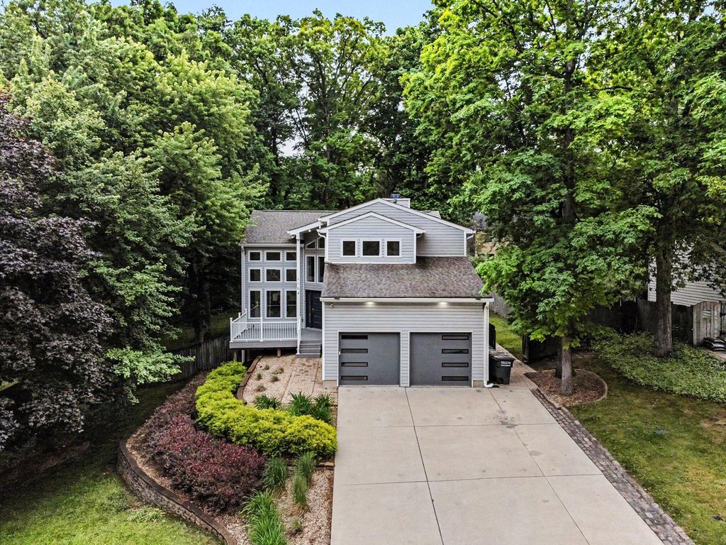 1104 Burlington Beach Road, Valparaiso, IN 46383