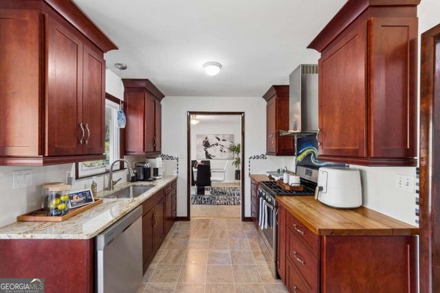 254 Devant Place SW, Lilburn, GA 30047