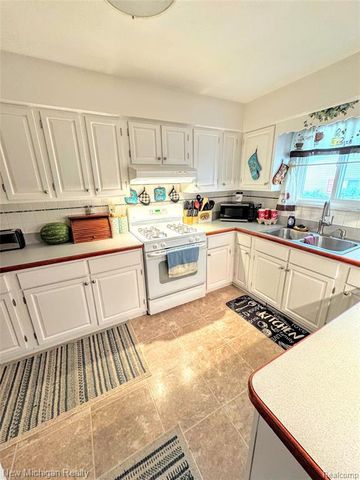 3239 N Shoreview Drive, Fort Gratiot, MI 48059