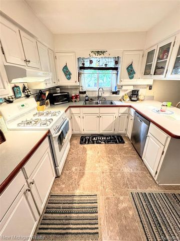 3239 N Shoreview Drive, Fort Gratiot, MI 48059