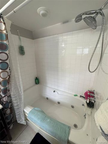 3239 N Shoreview Drive, Fort Gratiot, MI 48059