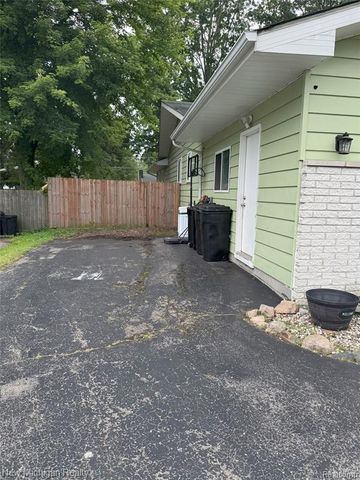 3239 N Shoreview Drive, Fort Gratiot, MI 48059