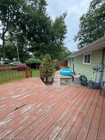 3239 N Shoreview Drive, Fort Gratiot, MI 48059