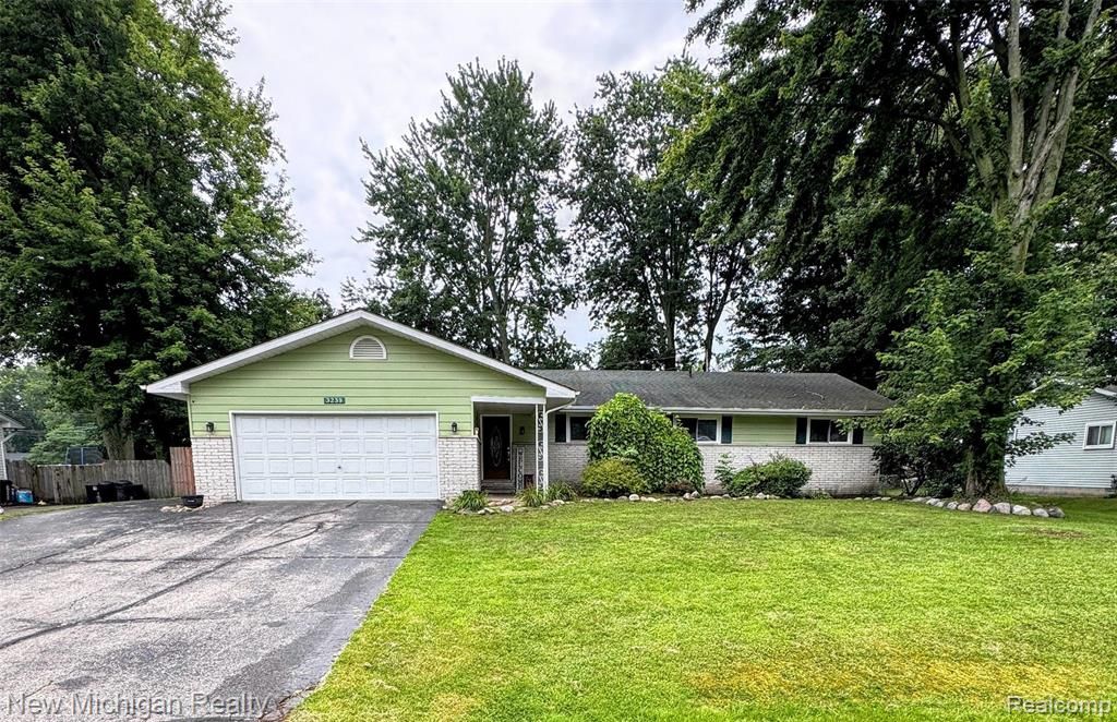 3239 N Shoreview Drive, Fort Gratiot, MI 48059