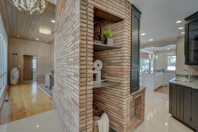 4 W Shore Road, North Oaks, MN 55127