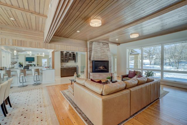 4 W Shore Road, North Oaks, MN 55127