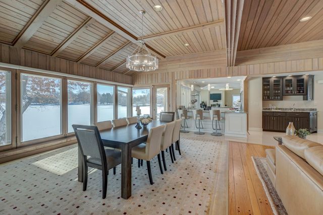4 W Shore Road, North Oaks, MN 55127