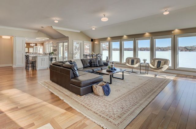 4 W Shore Road, North Oaks, MN 55127