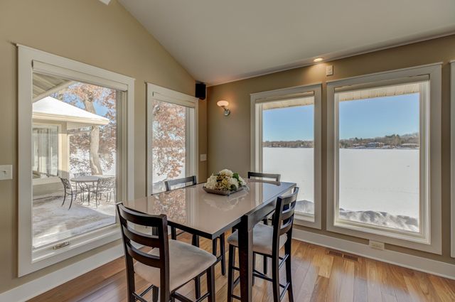 4 W Shore Road, North Oaks, MN 55127