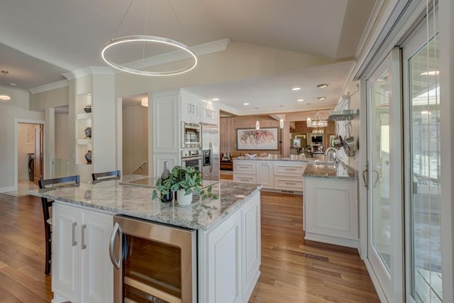 4 W Shore Road, North Oaks, MN 55127