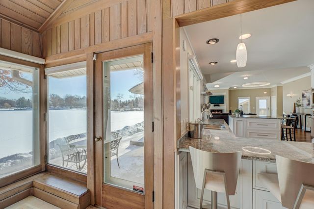 4 W Shore Road, North Oaks, MN 55127