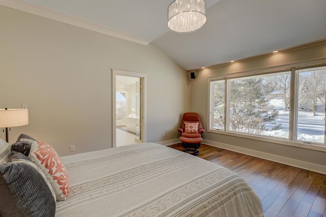 4 W Shore Road, North Oaks, MN 55127