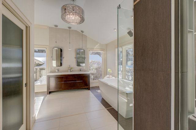 4 W Shore Road, North Oaks, MN 55127