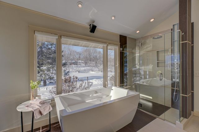 4 W Shore Road, North Oaks, MN 55127