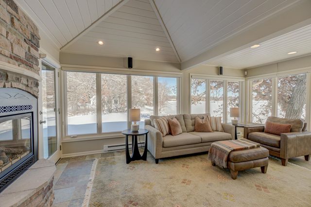 4 W Shore Road, North Oaks, MN 55127