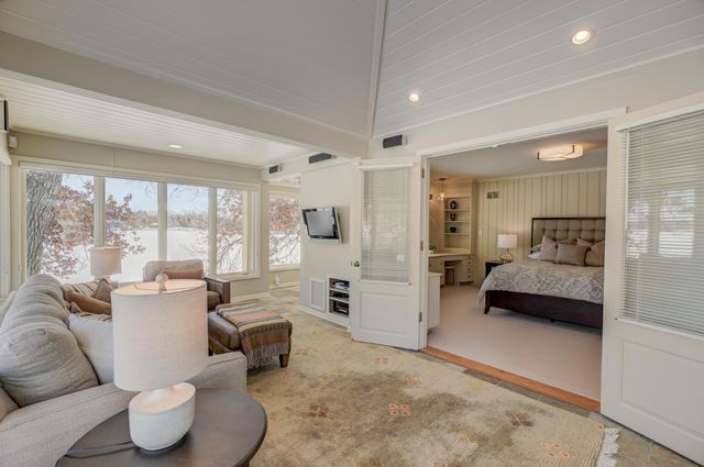 4 W Shore Road, North Oaks, MN 55127