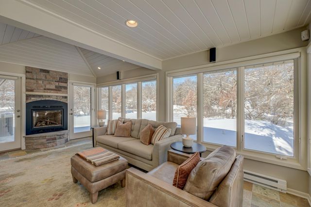 4 W Shore Road, North Oaks, MN 55127