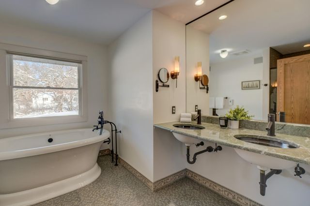 4 W Shore Road, North Oaks, MN 55127