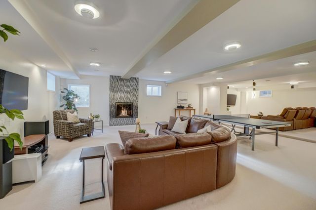 4 W Shore Road, North Oaks, MN 55127