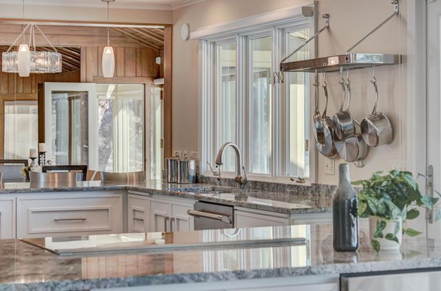 4 W Shore Road, North Oaks, MN 55127