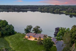4 W Shore Road, North Oaks, MN 55127