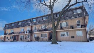 2312 Algonquin Road 9, Rolling Meadows, IL 60008