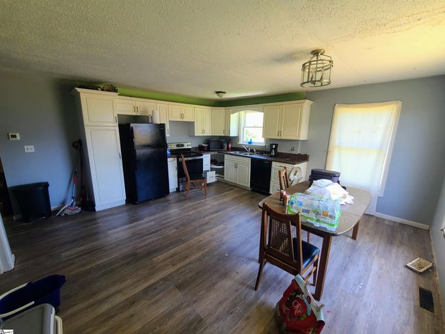 31 Mccaughrin Street, Pelzer, SC 29669