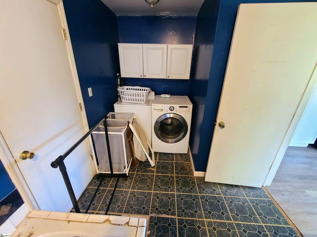 31 Mccaughrin Street, Pelzer, SC 29669