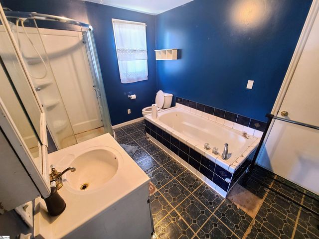 31 Mccaughrin Street, Pelzer, SC 29669