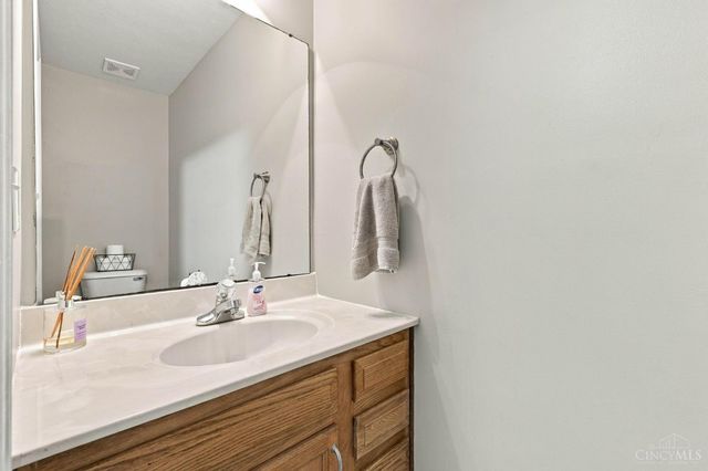 221 Clearbrook Drive, Franklin, OH 45005