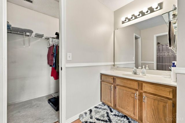 221 Clearbrook Drive, Franklin, OH 45005