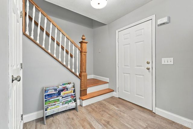 221 Clearbrook Drive, Franklin, OH 45005
