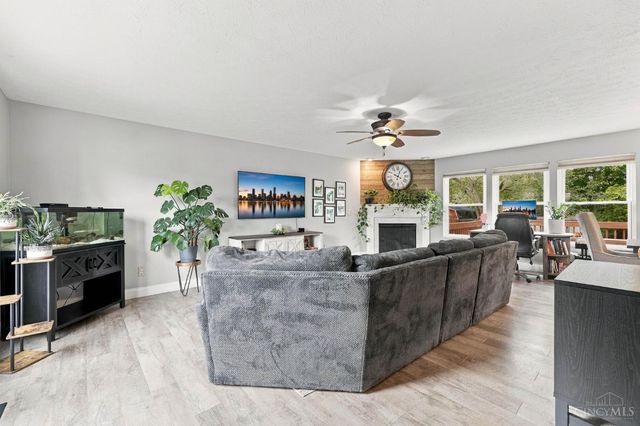 221 Clearbrook Drive, Franklin, OH 45005