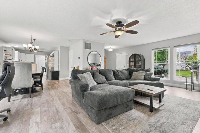 221 Clearbrook Drive, Franklin, OH 45005