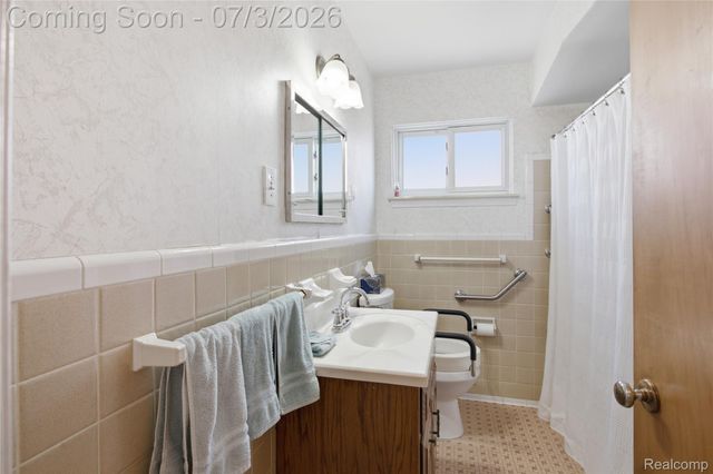 8516 Perrin Avenue, Westland, MI 48185