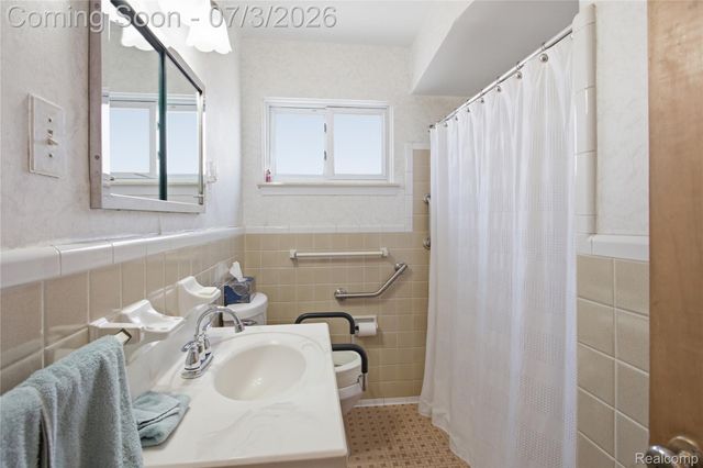 8516 Perrin Avenue, Westland, MI 48185