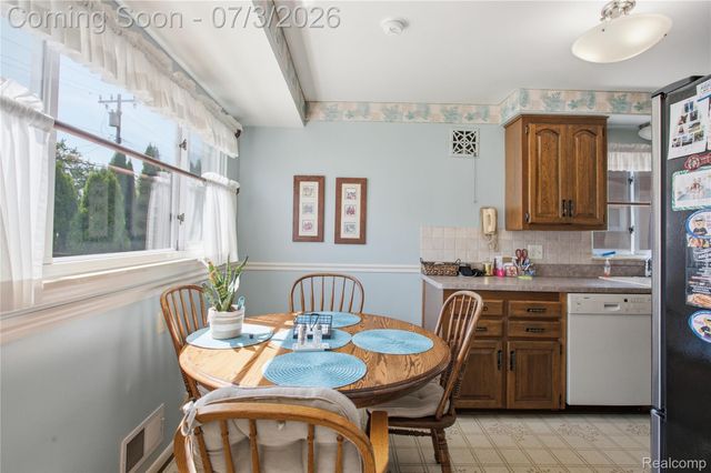 8516 Perrin Avenue, Westland, MI 48185