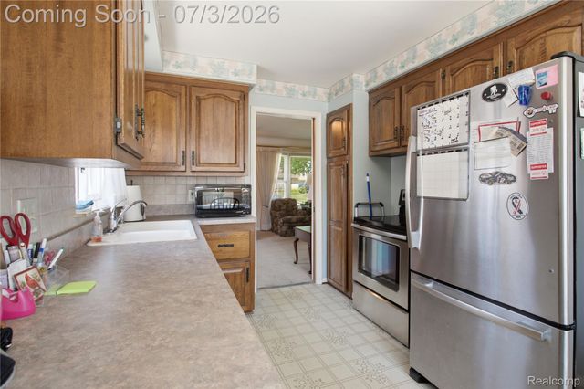 8516 Perrin Avenue, Westland, MI 48185