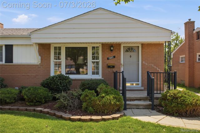 8516 Perrin Avenue, Westland, MI 48185