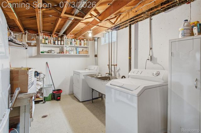 8516 Perrin Avenue, Westland, MI 48185
